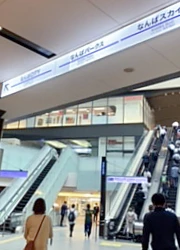 各電車の駅のなんば駅の写真